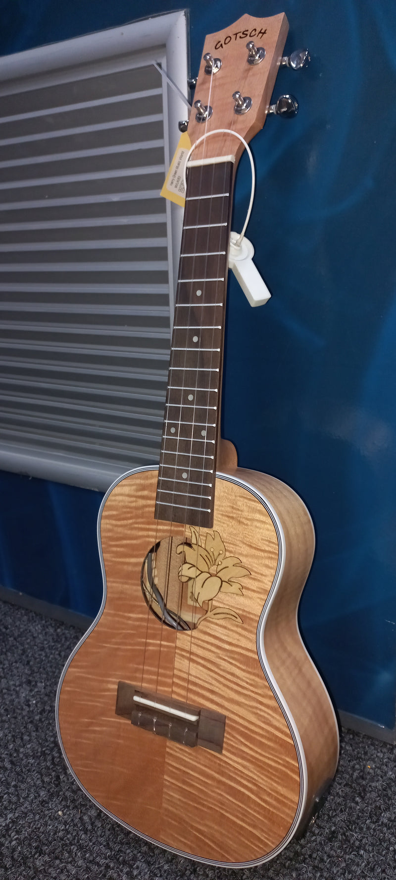 GOTSCH LILY FLOWER CONCERT UKULELE WITH PICK-UP