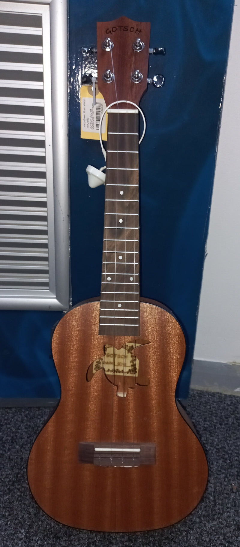 GOTSCH CONCERT TURTLE UKULELE WITH PICK-UP