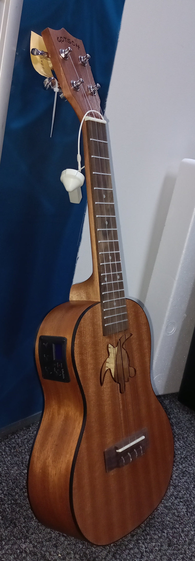 GOTSCH CONCERT TURTLE UKULELE WITH PICK-UP