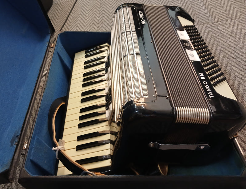 HOHNER TANGO II M ACCORDION WITH CASE - SECOND HAND