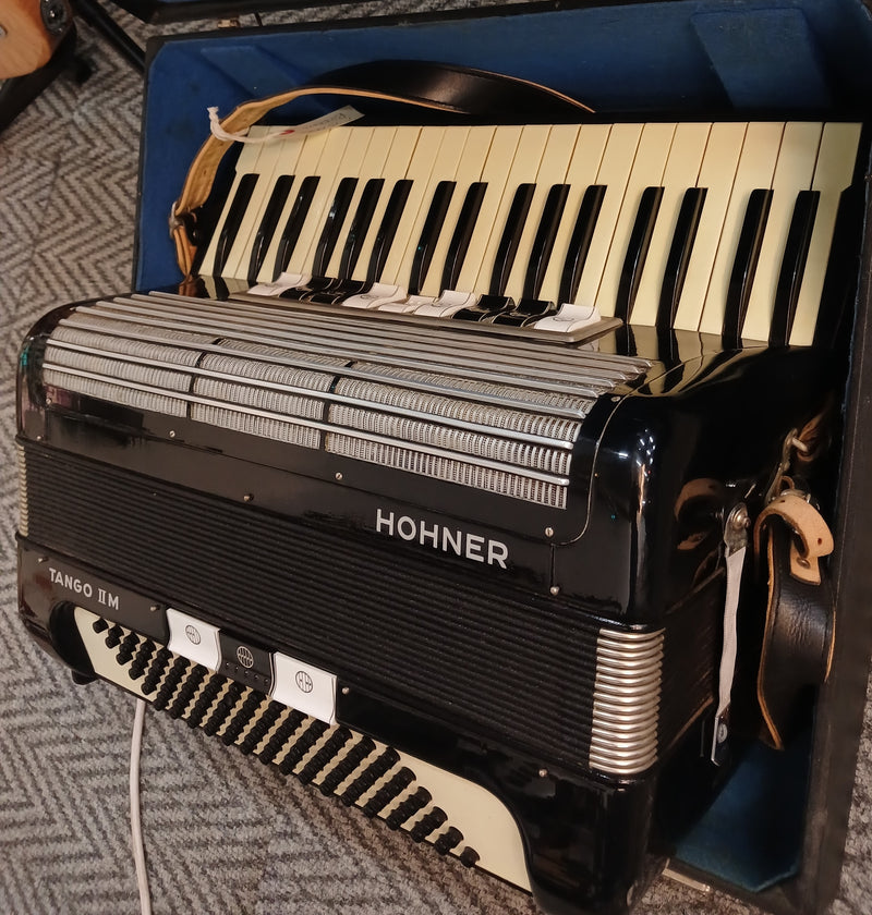 HOHNER TANGO II M ACCORDION WITH CASE - SECOND HAND