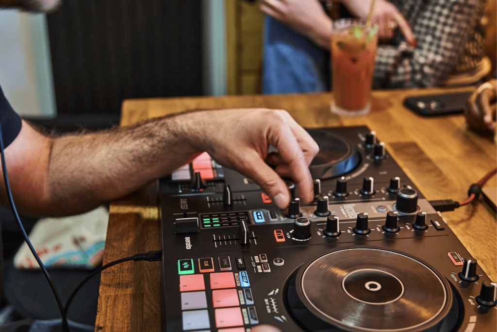 Hercules DJControl Inpulse 300 MK2 – Learn, Mix & Master Your Sound