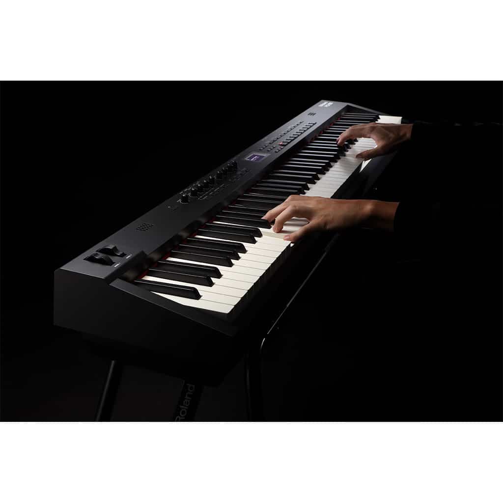https://bothners.co.za/wp-content/uploads/2020/05/Roland-RD-88-Stage-Piano-detail-2.jpg