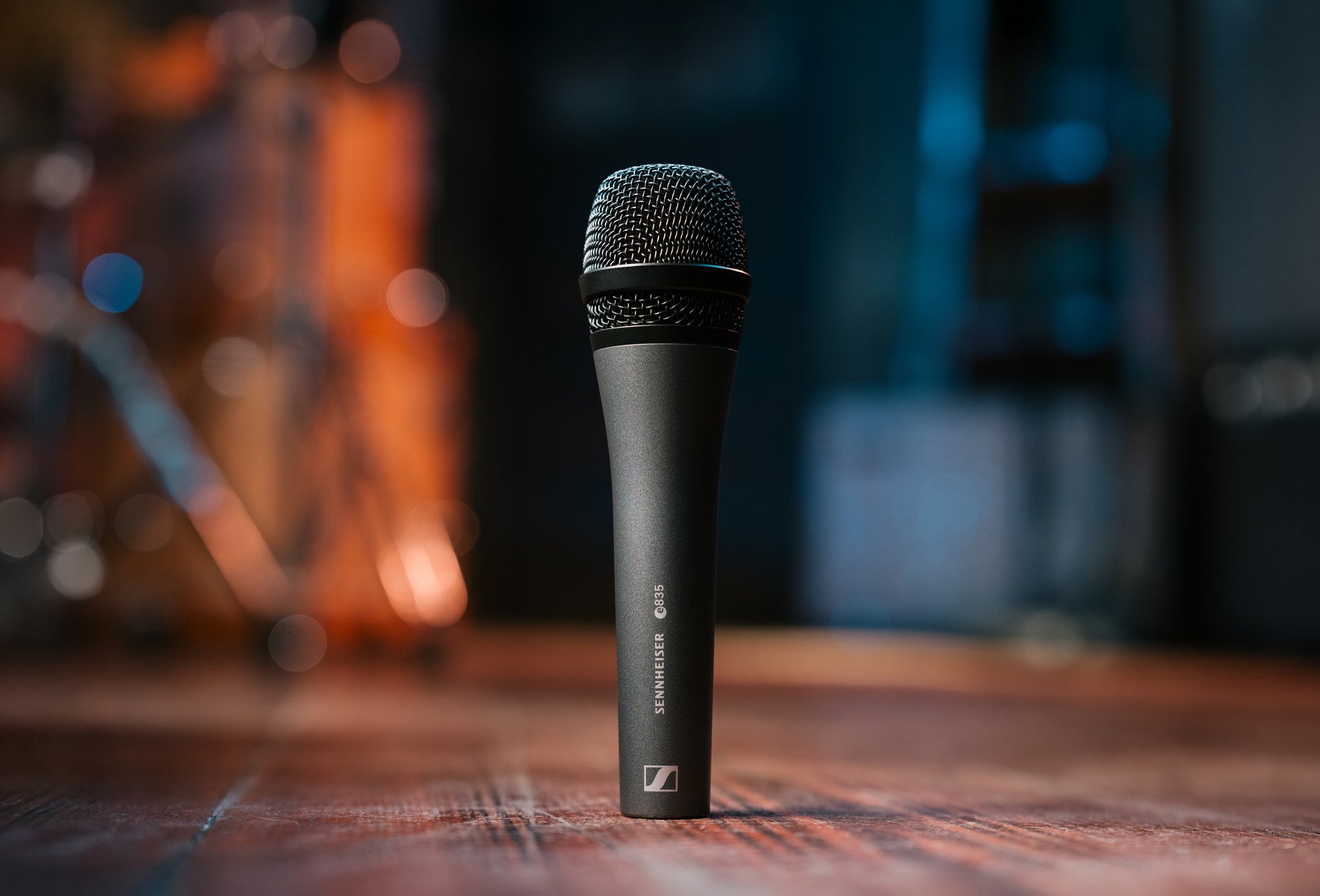 https://assets.sennheiser.com/assets/E_800_Series_Family_E_835.jpg/Zz03ZWU5NjY3MmYyZjIxMWYwOGUxMmRhMDg3MDZhMzJhNw==?width=1920