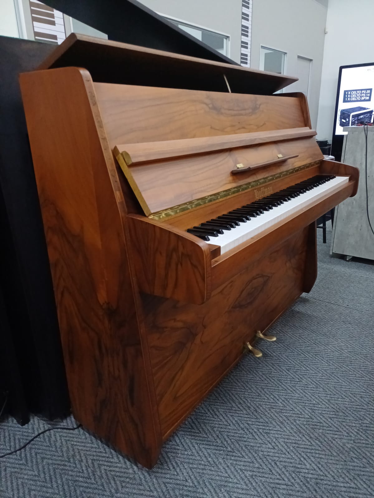 Second hand hoffmann piano hotsell