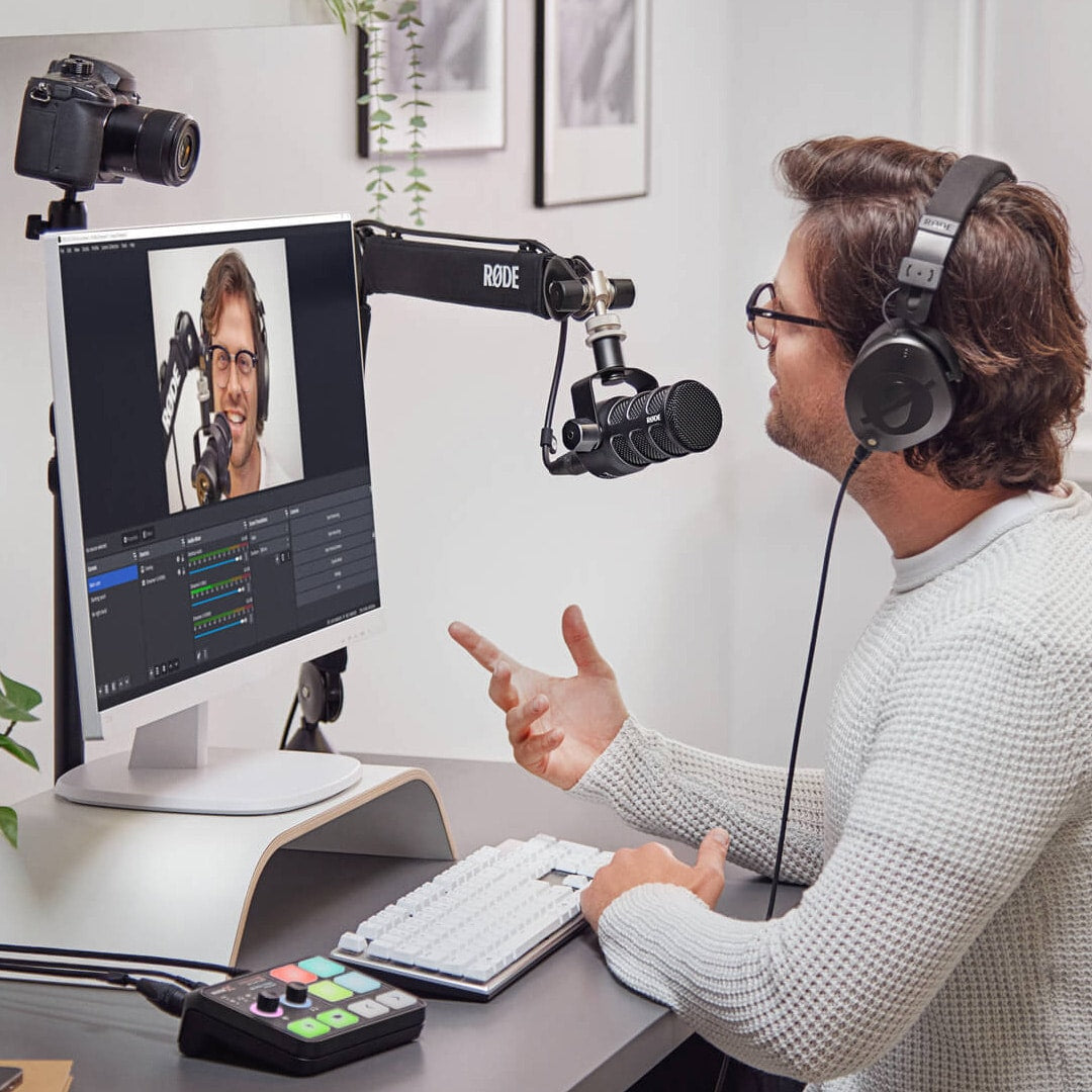 https://bothners.co.za/wp-content/uploads/2023/06/rode-podmic-usb-in-use.jpg
