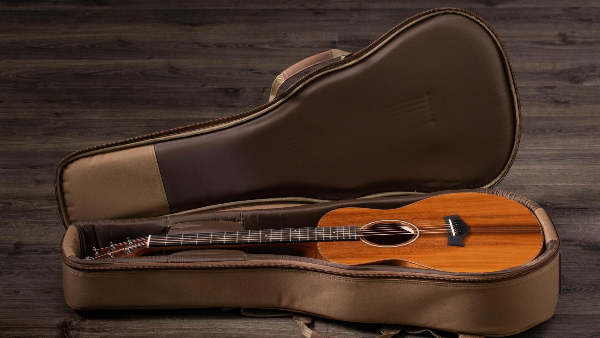 GS Mini-e Koa – Hawaiian Koa Travel Guitar with ES-B Electronics