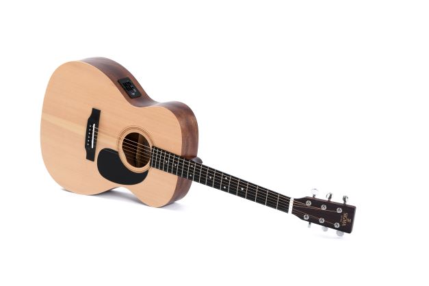 SIGMA 000ME ACOUSTIC GUITAR