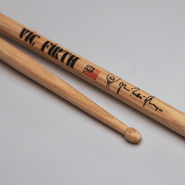 VIC FIRTH SIGNATURE SERIES QUESTLOVE - THOMPSON NATURAL DRUMSTICKS